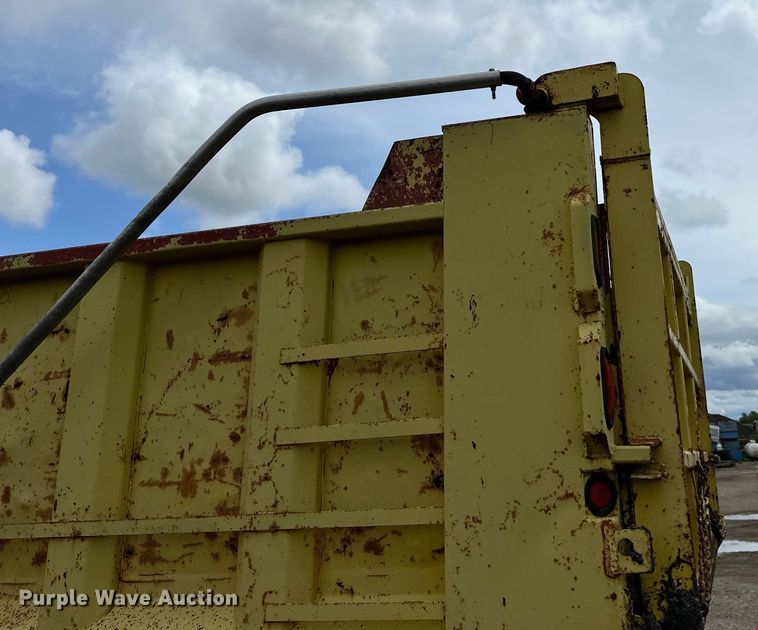 image for item DP8385 1993 International  9400 dump truck