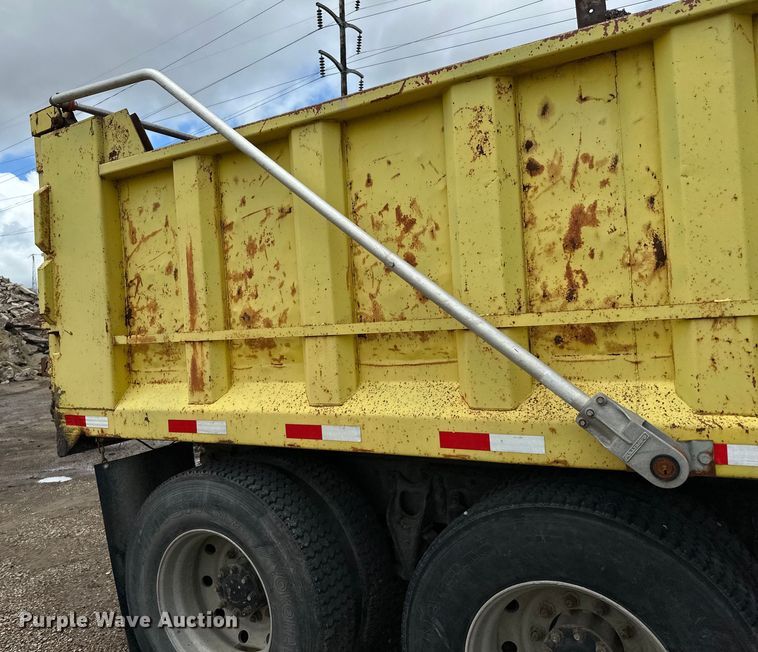 image for item DP8385 1993 International  9400 dump truck