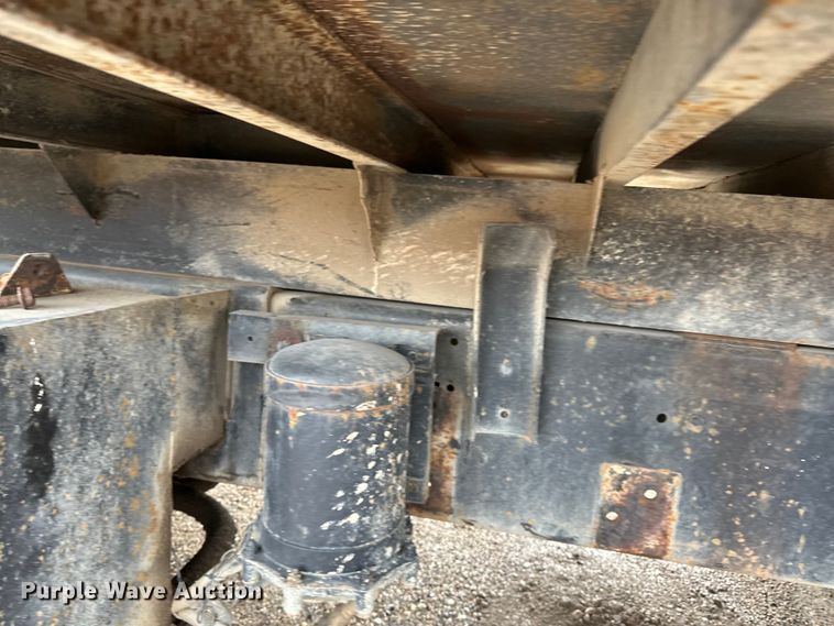 image for item DP8385 1993 International  9400 dump truck