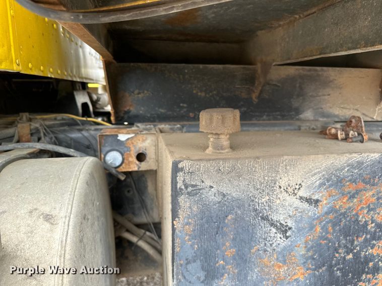 image for item DP8385 1993 International  9400 dump truck