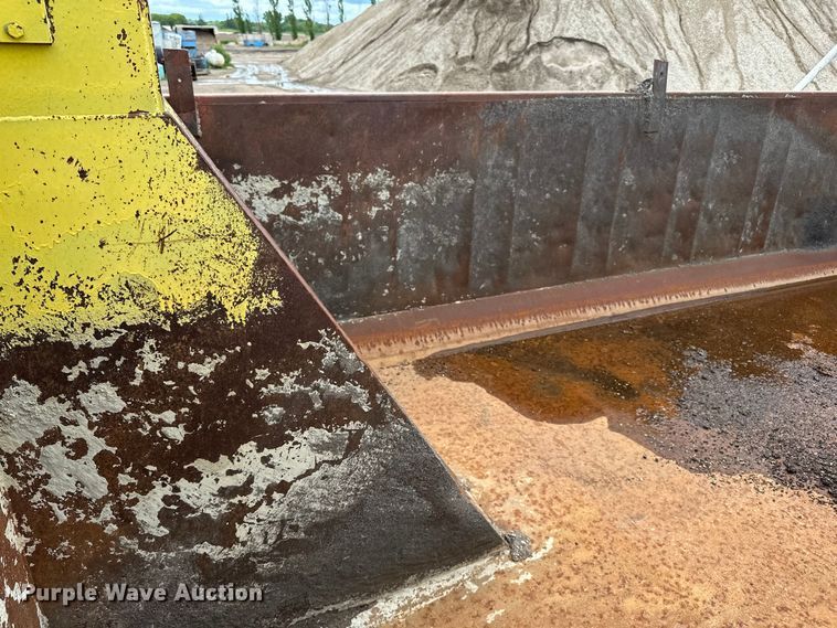 image for item DP8385 1993 International  9400 dump truck