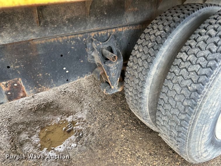 image for item DP8385 1993 International  9400 dump truck