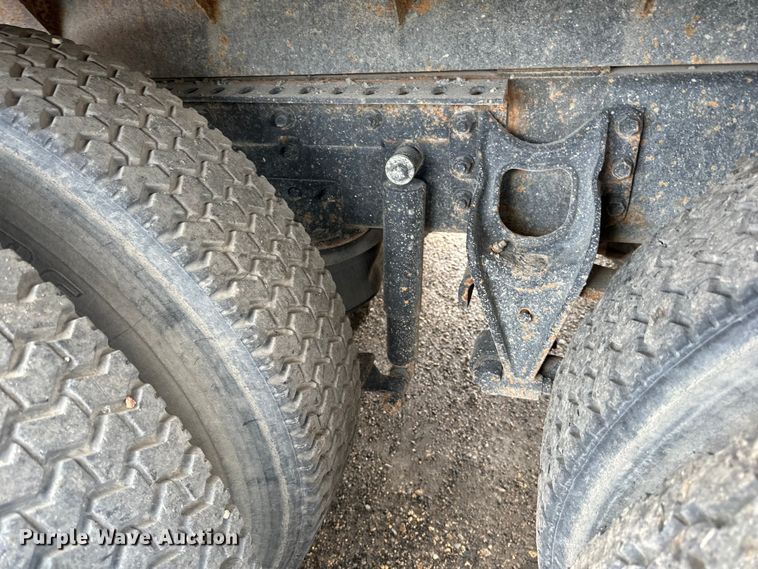 image for item DP8385 1993 International  9400 dump truck