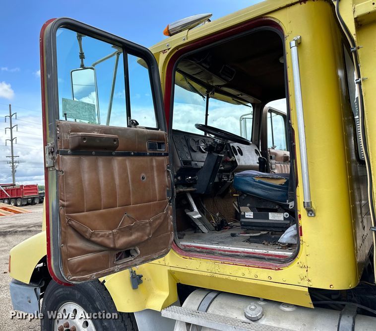 image for item DP8385 1993 International  9400 dump truck