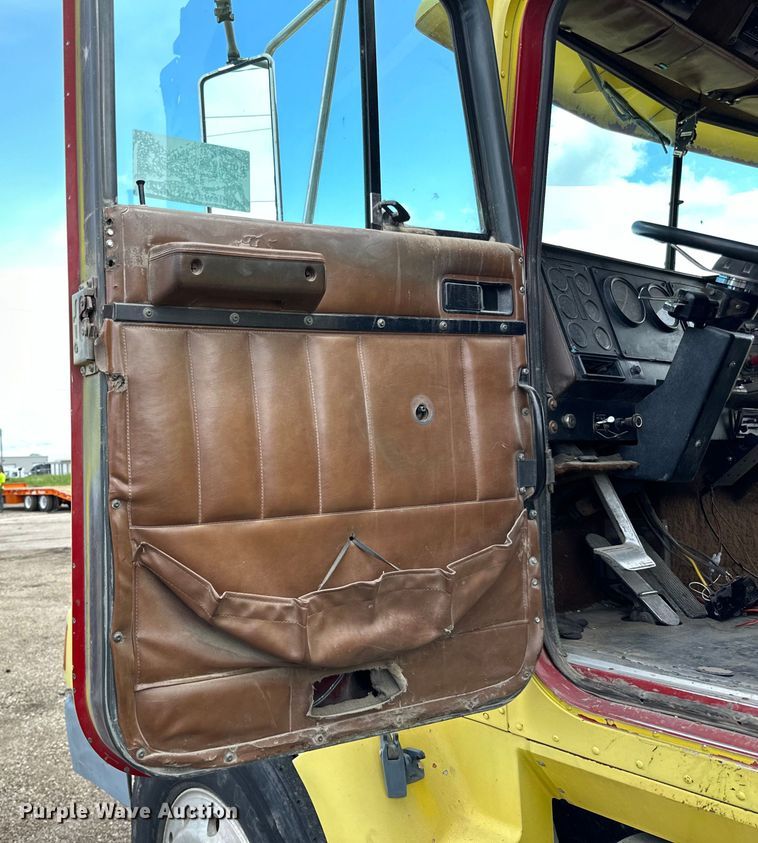 image for item DP8385 1993 International  9400 dump truck