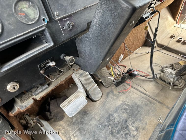 image for item DP8385 1993 International  9400 dump truck