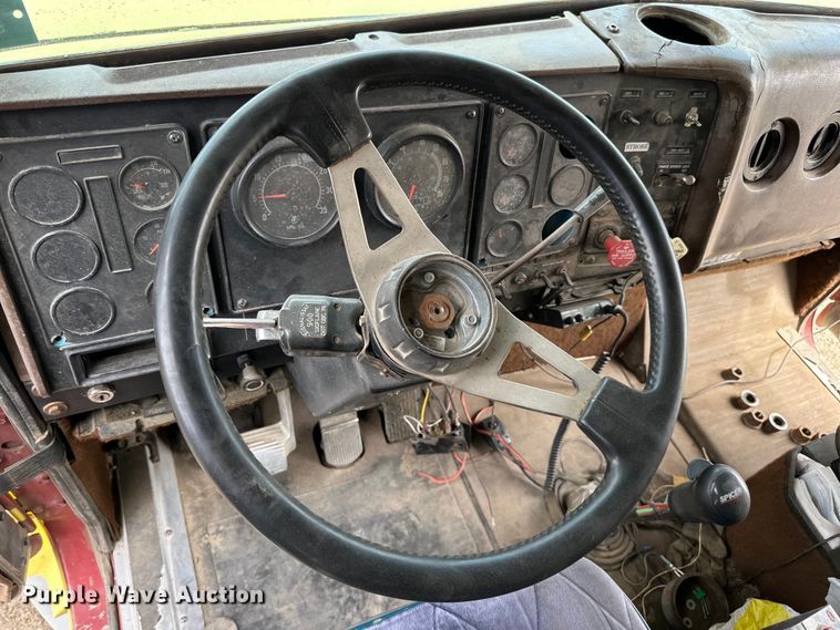 image for item DP8385 1993 International  9400 dump truck