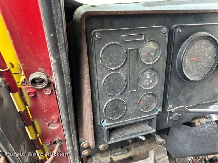 image for item DP8385 1993 International  9400 dump truck