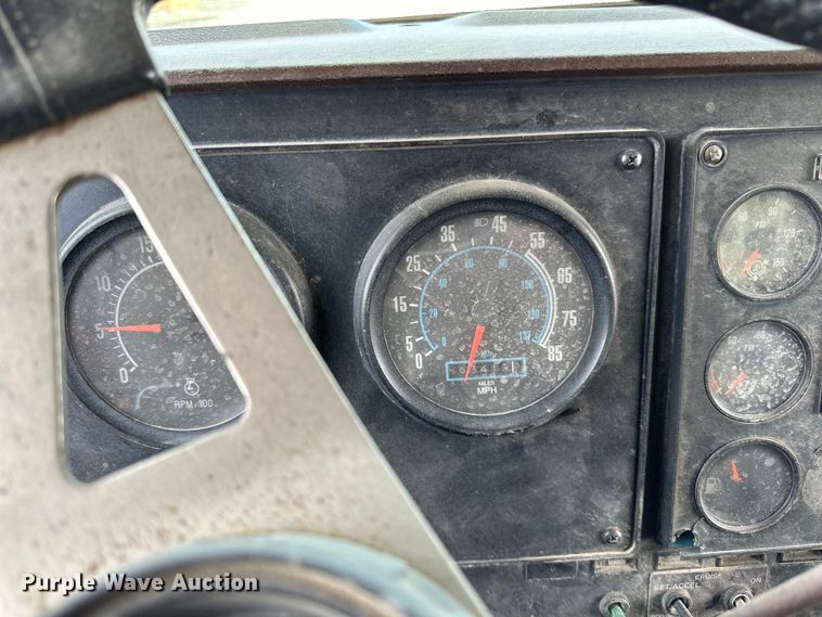 image for item DP8385 1993 International  9400 dump truck