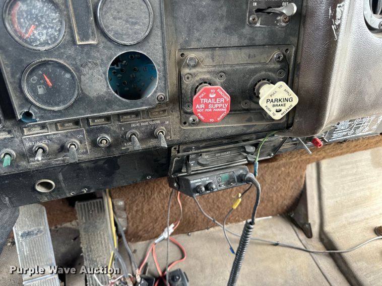 image for item DP8385 1993 International  9400 dump truck