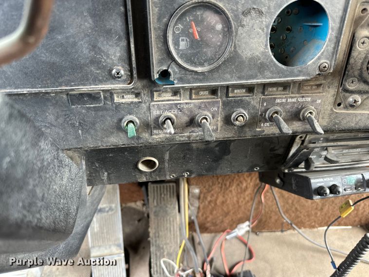 image for item DP8385 1993 International  9400 dump truck