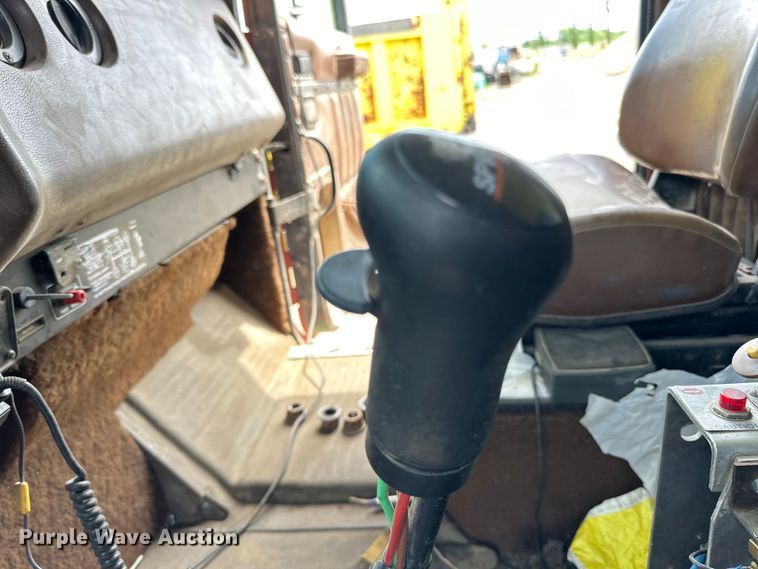 image for item DP8385 1993 International  9400 dump truck