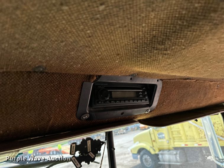 image for item DP8385 1993 International  9400 dump truck