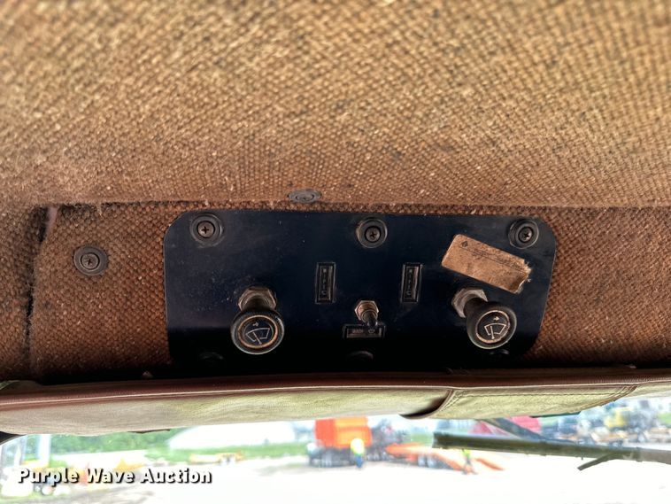 image for item DP8385 1993 International  9400 dump truck