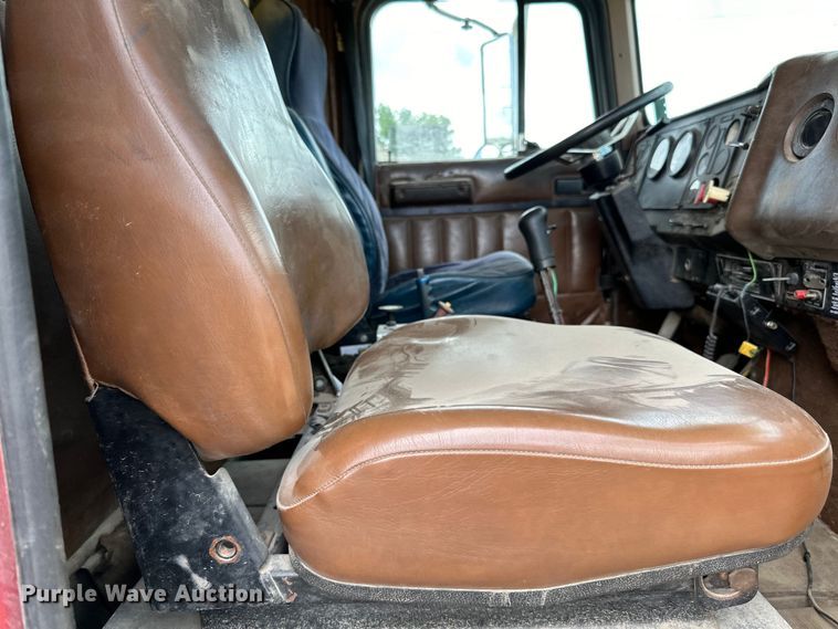 image for item DP8385 1993 International  9400 dump truck