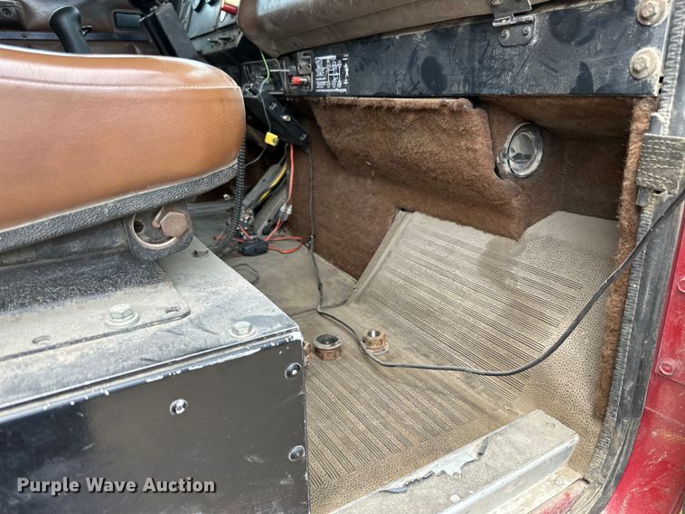 image for item DP8385 1993 International  9400 dump truck