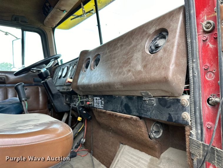 image for item DP8385 1993 International  9400 dump truck