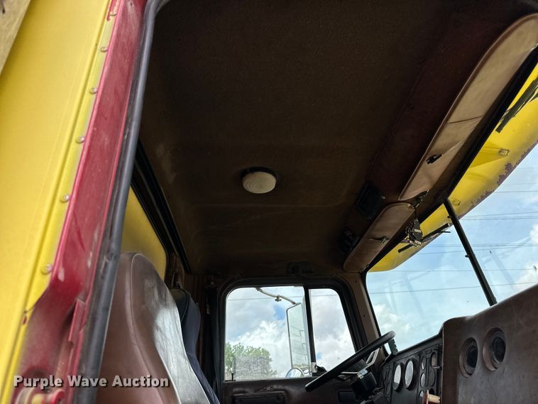 image for item DP8385 1993 International  9400 dump truck