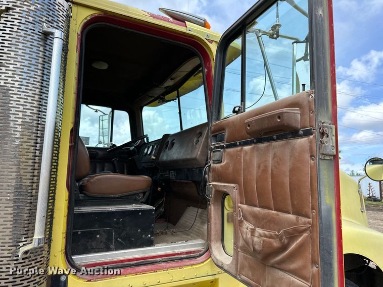 image for item DP8385 1993 International  9400 dump truck