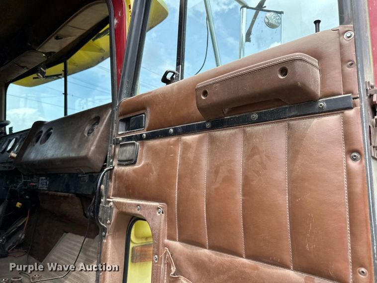 image for item DP8385 1993 International  9400 dump truck