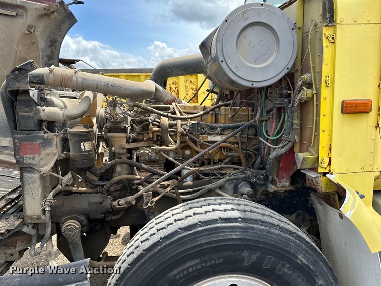 image for item DP8385 1993 International  9400 dump truck