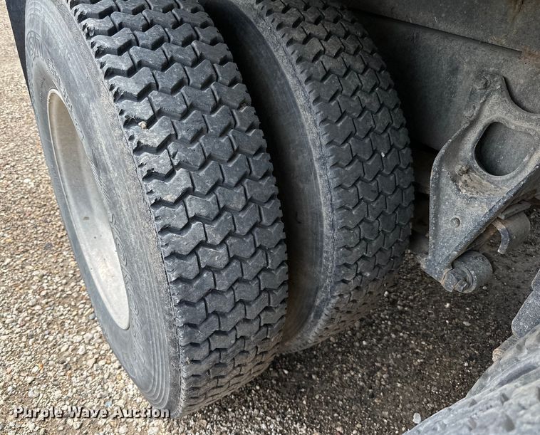 image for item DP8385 1993 International  9400 dump truck