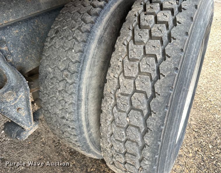 image for item DP8385 1993 International  9400 dump truck