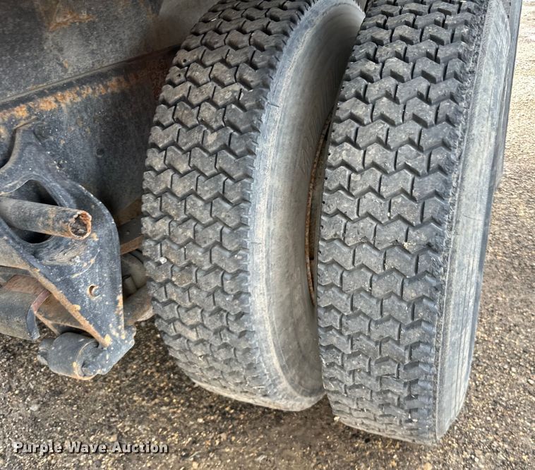 image for item DP8385 1993 International  9400 dump truck