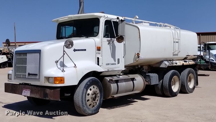 image for item DQ6111 1997 International  9200 water truck