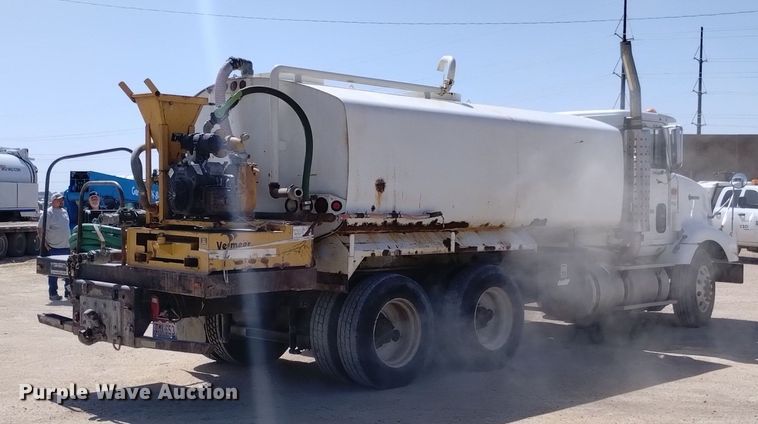 image for item DQ6111 1997 International  9200 water truck