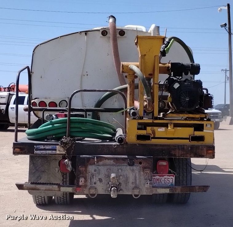 image for item DQ6111 1997 International  9200 water truck