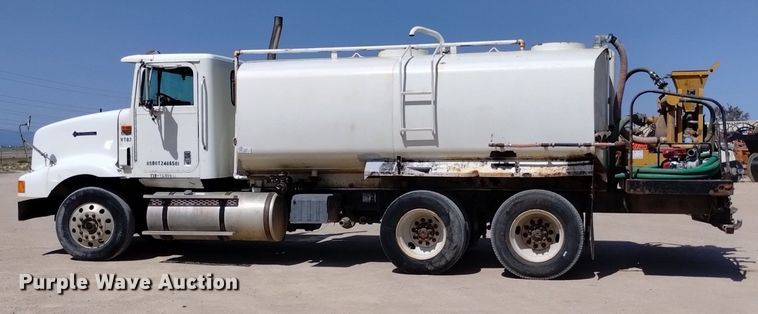 image for item DQ6111 1997 International  9200 water truck