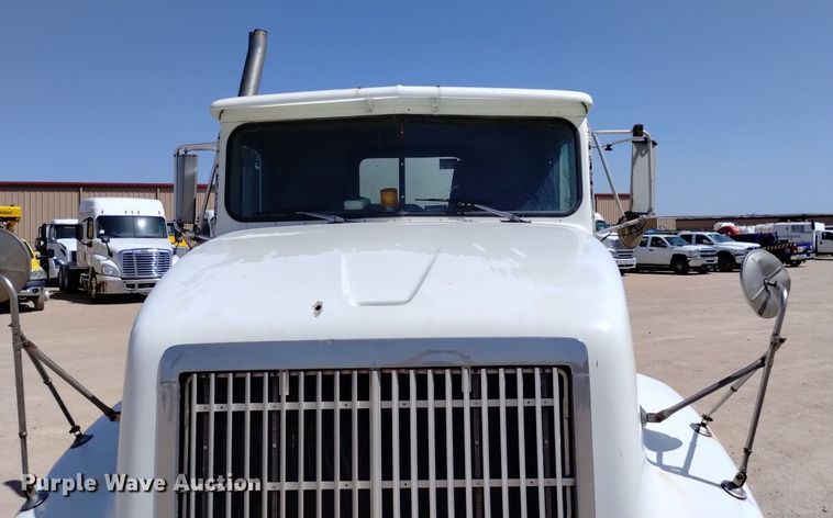 image for item DQ6111 1997 International  9200 water truck