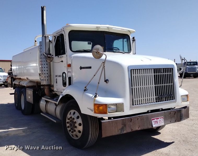 image for item DQ6111 1997 International  9200 water truck