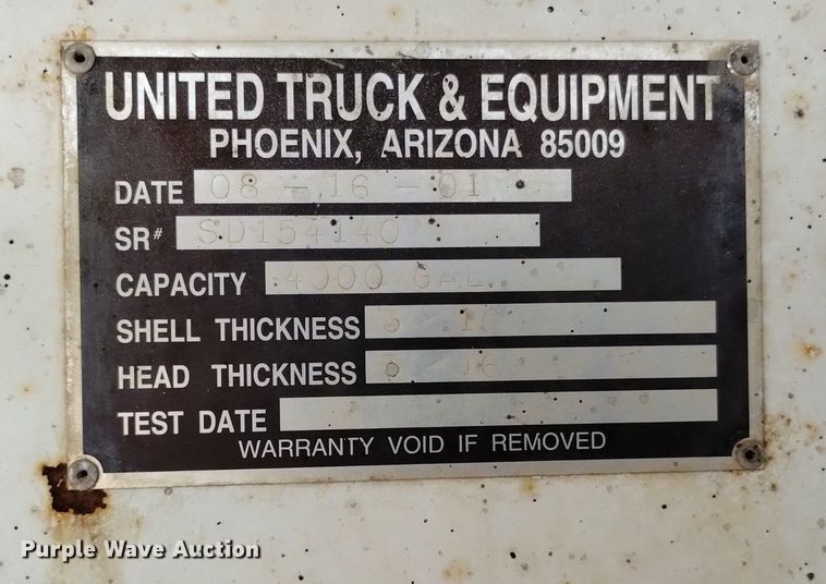 image for item DQ6111 1997 International  9200 water truck