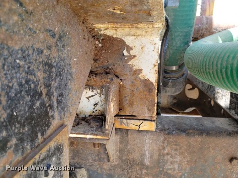 image for item DQ6111 1997 International  9200 water truck