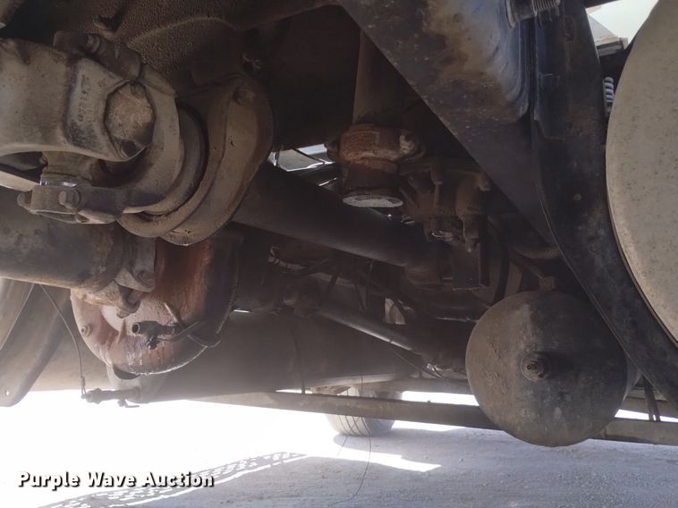 image for item DQ6111 1997 International  9200 water truck