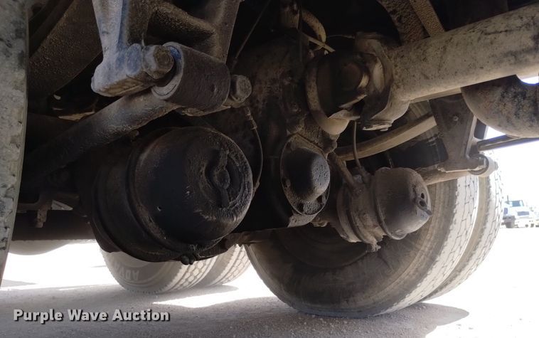 image for item DQ6111 1997 International  9200 water truck