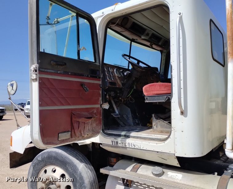 image for item DQ6111 1997 International  9200 water truck