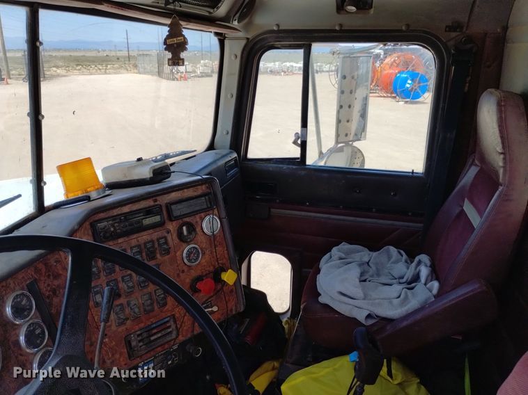 image for item DQ6111 1997 International  9200 water truck