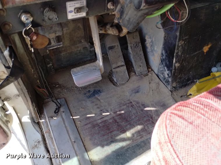 image for item DQ6111 1997 International  9200 water truck