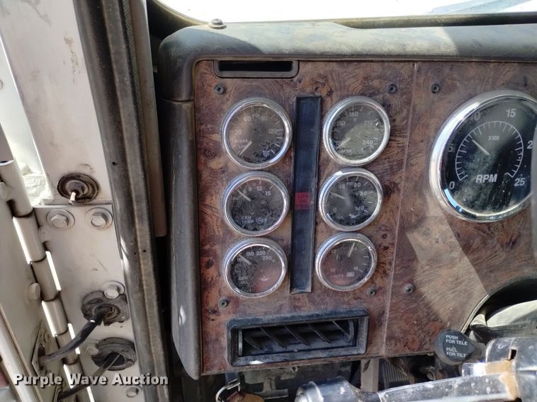 image for item DQ6111 1997 International  9200 water truck