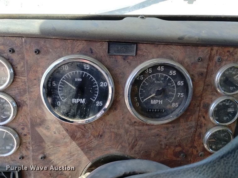 image for item DQ6111 1997 International  9200 water truck