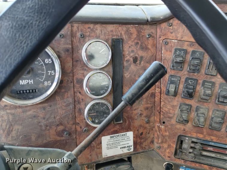 image for item DQ6111 1997 International  9200 water truck