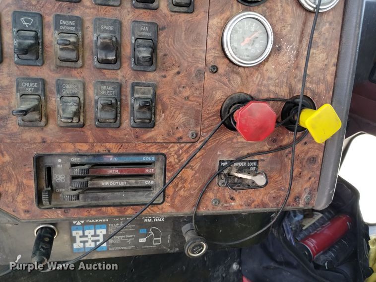 image for item DQ6111 1997 International  9200 water truck