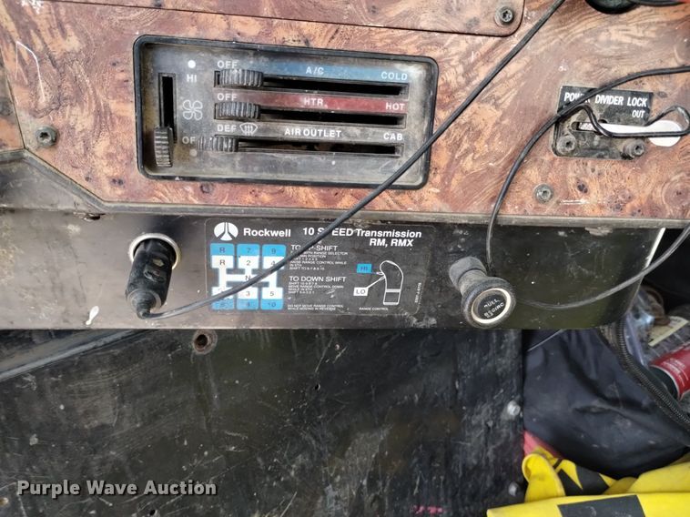 image for item DQ6111 1997 International  9200 water truck