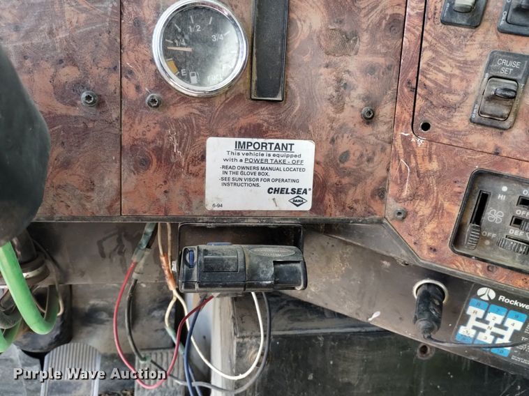 image for item DQ6111 1997 International  9200 water truck