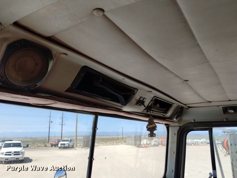 image for item DQ6111 1997 International  9200 water truck