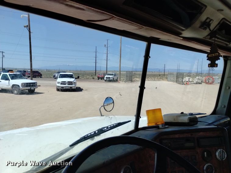 image for item DQ6111 1997 International  9200 water truck