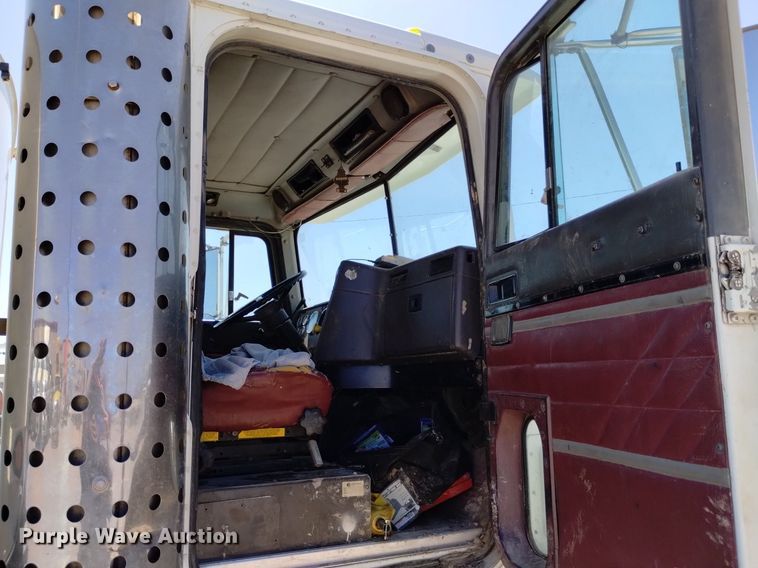 image for item DQ6111 1997 International  9200 water truck